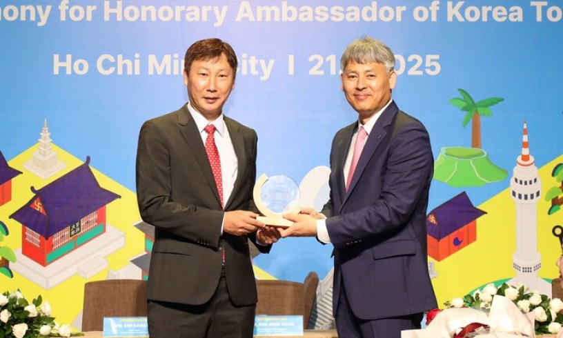 HLV Kim Sang-sik nhận thêm trọng trách