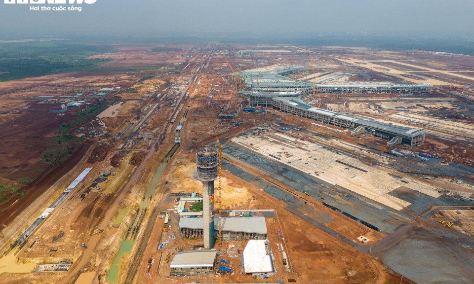 Cận cảnh tháp không lưu cao nhất Việt Nam đang tăng tốc về đích