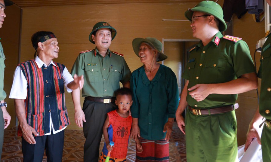 Quyết tâm cao, nỗ lực lớn, hành động khẩn trương xoá nhà tạm, nhà dột nát tại Quảng Trị