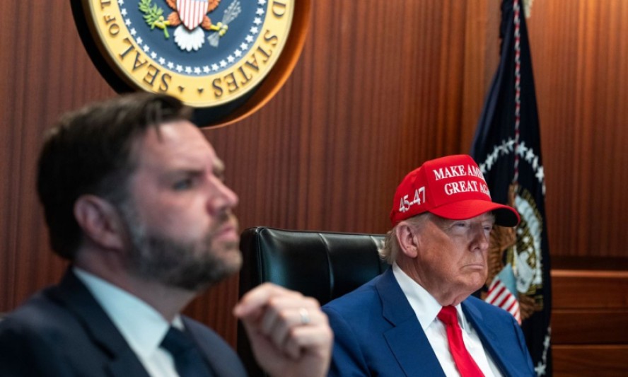 Tổng thống Mỹ Donald Trump thông báo ngừng bắn Iran-Israel