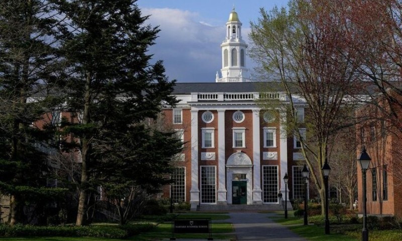 Thẩm phán Mỹ chặn kế hoạch đóng cửa Harvard