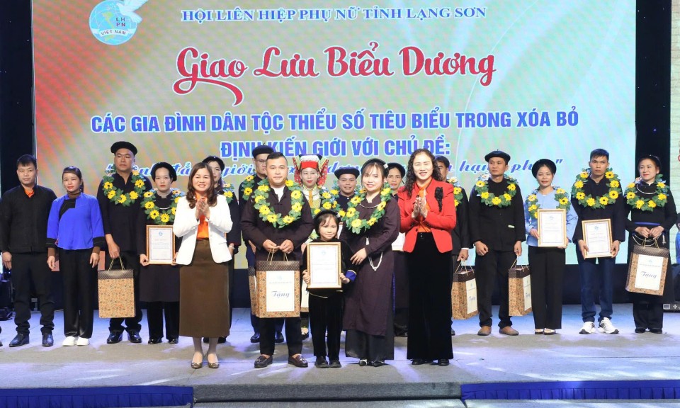 Đẩy lùi hủ tục
