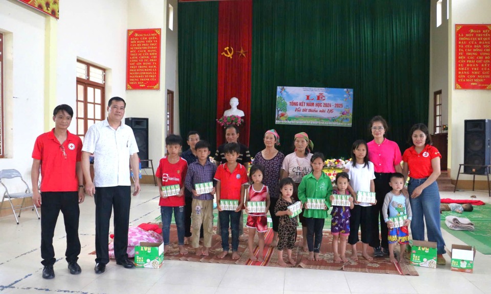 Hội Chữ thập đỏ tỉnh hỗ trợ khẩn cấp cho các hộ dân bị ảnh hưởng bởi mưa lũ tại huyện Bắc Sơn 