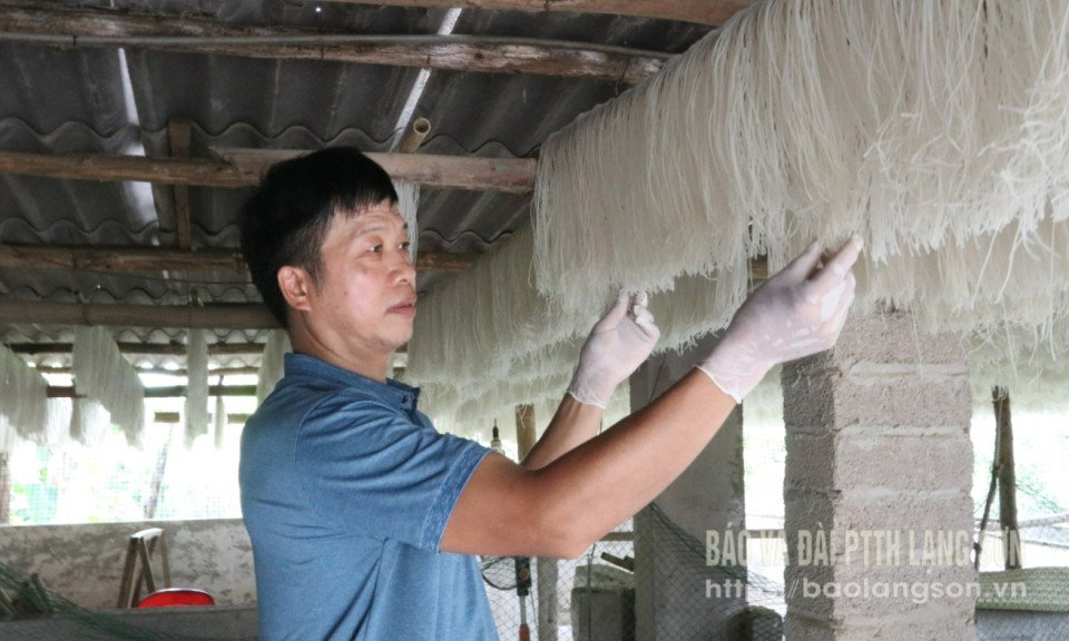 Đưa bún khô bay xa