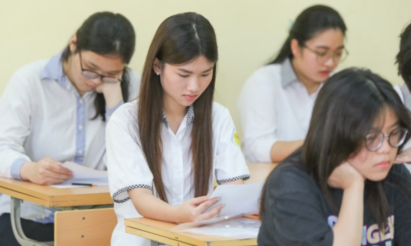 Quy định mới nhất thi tốt nghiệp THPT 2025, nhìn bài bạn bị trừ 25% điểm