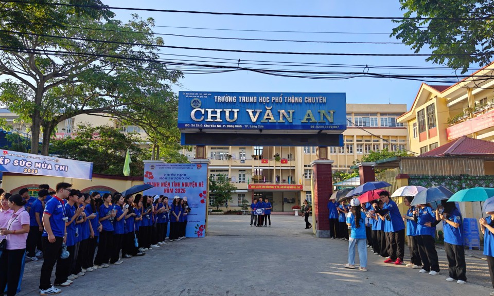 Livestream buổi thi đầu tiên Kỳ thi tốt nghiệp THPT năm 2025