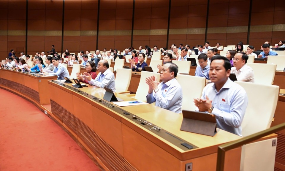 Quốc hội biểu quyết thông qua Luật Tham gia lực lượng gìn giữ hòa bình của Liên hợp quốc với 100% đại biểu có mặt tán thành