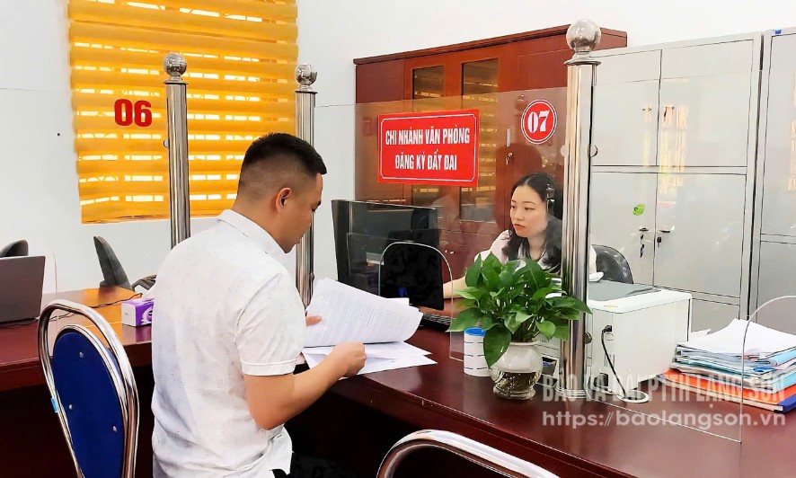 Xoá nỗi lo thủ tục về đất