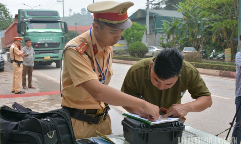 Xử phạt vi phạm trật tự an toàn giao thông hơn 14.600 trường hợp 