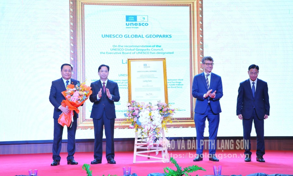 Lạng Sơn đón nhận Danh hiệu Công viên địa chất toàn cầu UNESCO