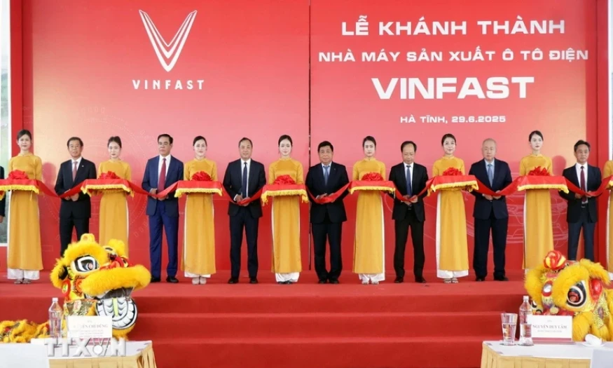 Khánh thành nhà máy sản xuất ôtô điện VinFast tại Vũng Áng