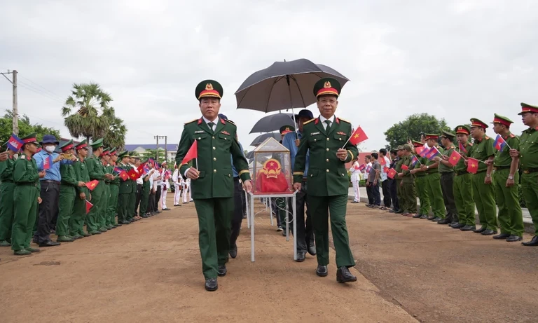 More Vietnamese volunteer soldiers’ remains repatriated from Cambodia