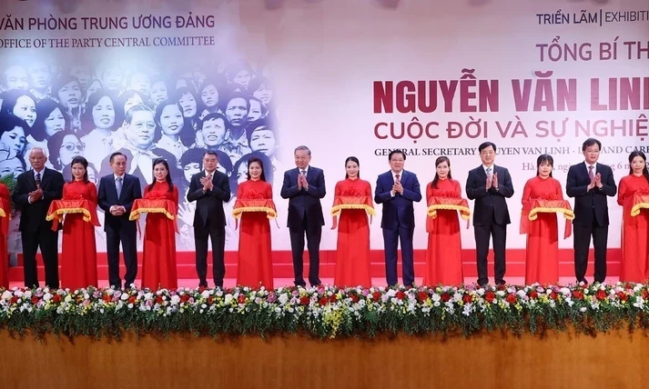Party chief attends opening of exhibition on late leader