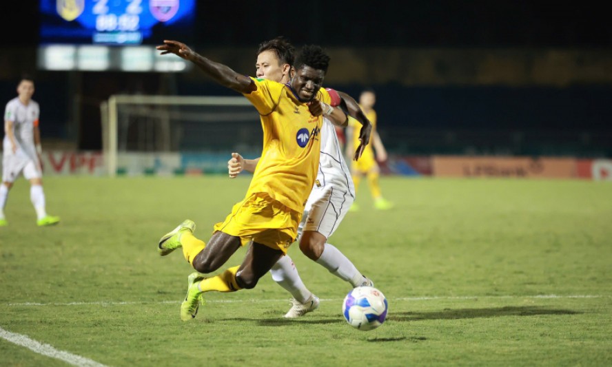 Đằng sau chuyển nhượng ở V.League
