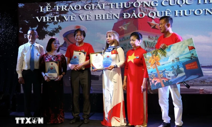 Trao giải cuộc thi viết và vẽ “Vì biển đảo quê hương” tại châu Âu