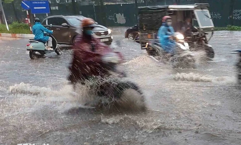 Thời tiết đêm 30 và ngày 1/7: Cảnh báo ngập lụt tại nội thành Hà Nội