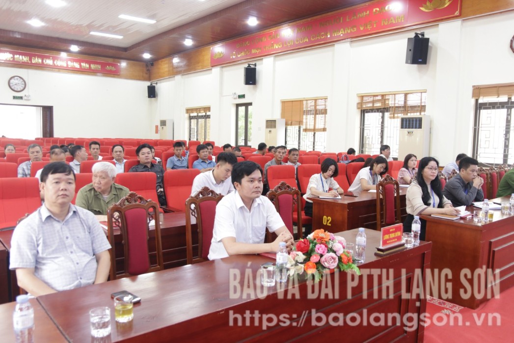 Các đại biểu tham dự lễ ra quân