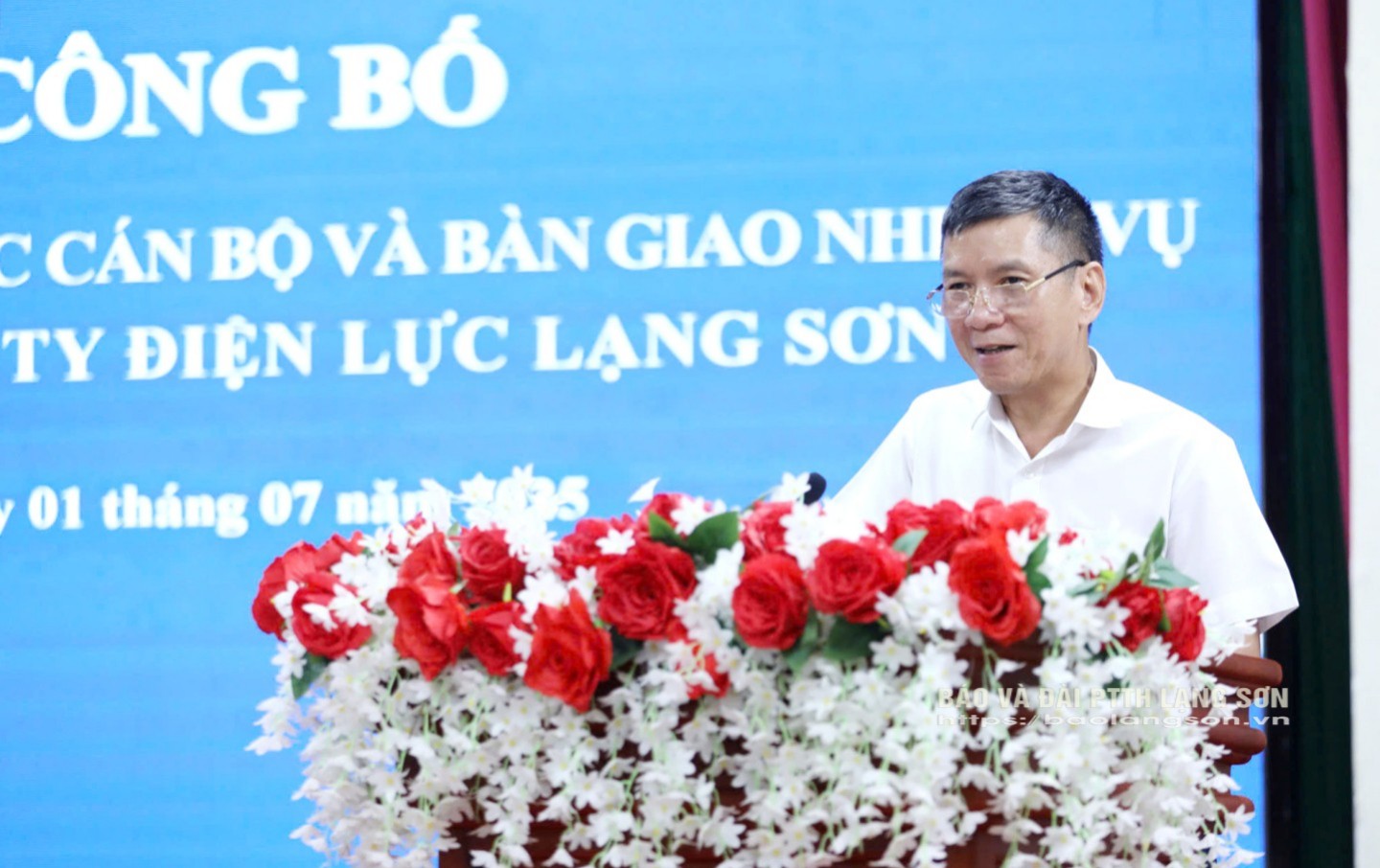 Tân Giám đốc Công ty Điện lực Lạng Sơn Trần Hồ Nam phát biểu nhận nhiệm vụ tại lễ công bố