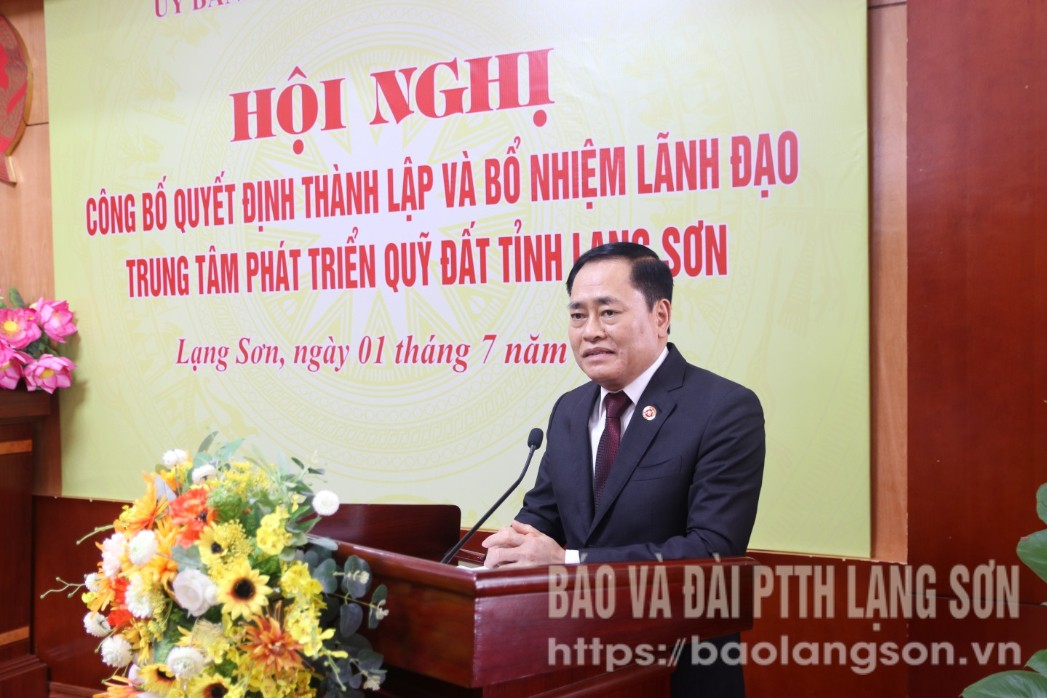 Đồng chí Hồ Tiến Thiệu, Phó Bí thư Tỉnh ủy, Chủ tịch UBND tỉnh phát biểu tại hội nghị