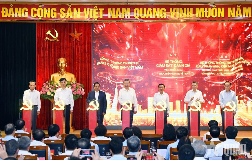  Tổng Bí thư Tô Lâm và các đại biểu thực hiện nghi thức ra mắt 3 nền tảng ứng dụng phục vụ thực hiện Nghị quyết số 57-NQ/TW.