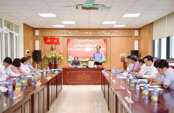 Thứ trưởng Thường trực Bộ GD&ĐT Phạm Ngọc Thưởng làm việc với Sở GD&ĐT tỉnh Bắc Ninh về công tác chấm thi tốt nghiệp THPT 2025.
