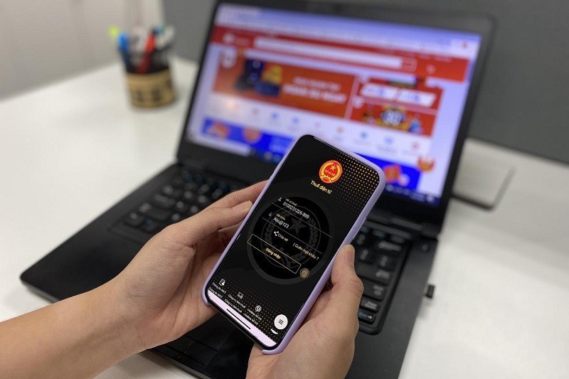 Bộ Công Thương đã đề xuất xây dựng Dự án Luật Thương mại điện tử để hoàn thiện khung pháp lý, bổ sung quy định về định danh điện tử và trách nhiệm sàn đối với các mô hình thương mại điện tử mới như livestream bán hàng. (Ảnh: Vietnam+)
