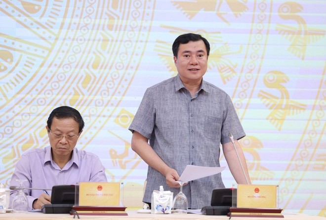 Thứ trưởng Nguyễn Sinh Nhật Tân phát biểu tại họp báo Chính phủ. (Ảnh: Chinhphu)