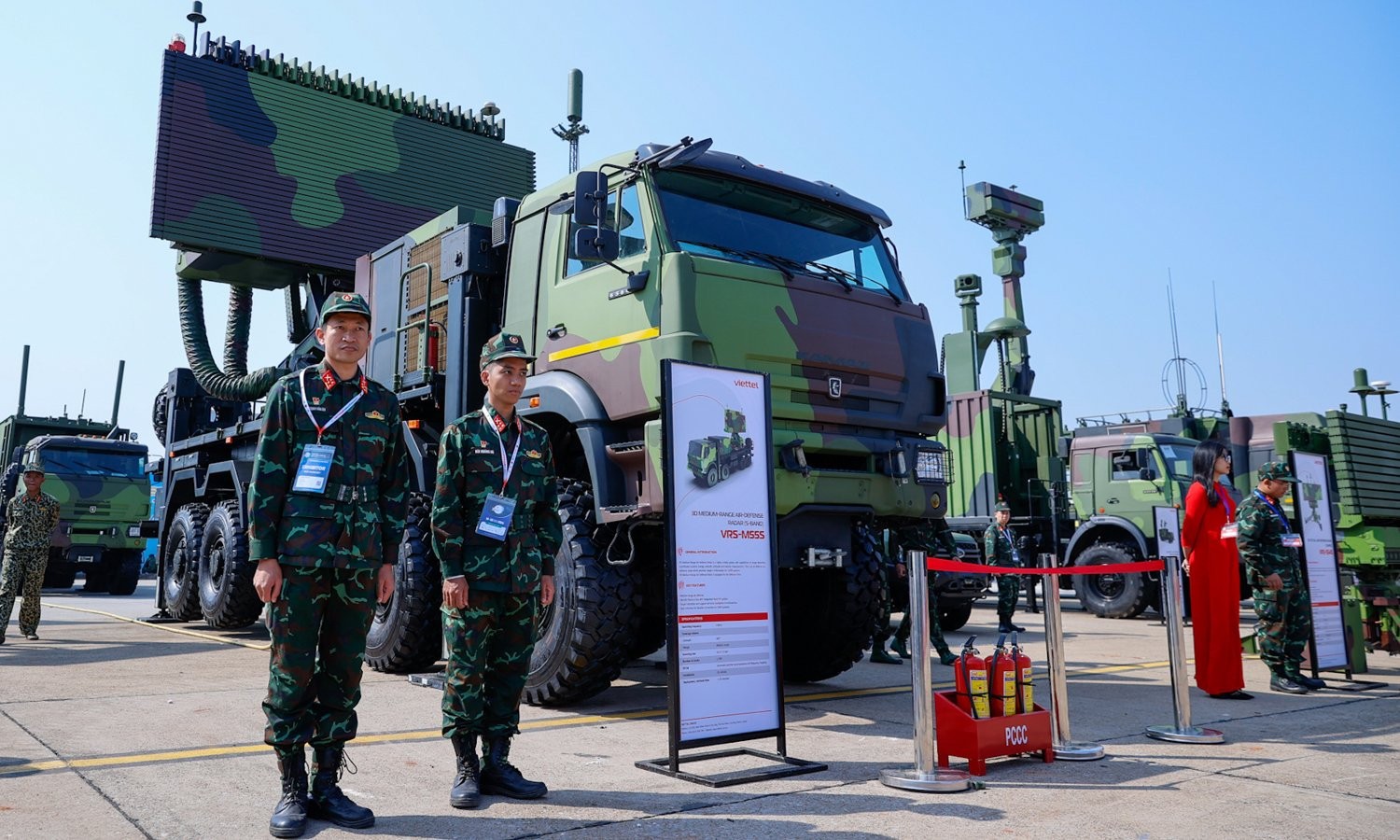 Tổ hợp radar cảnh giới do Tập đoàn Công nghiệp - Viễn thông Quân đội nghiên cứu, chế tạo được trưng bày tại Triển lãm Quốc phòng 2024. (Ảnh: VGP)
