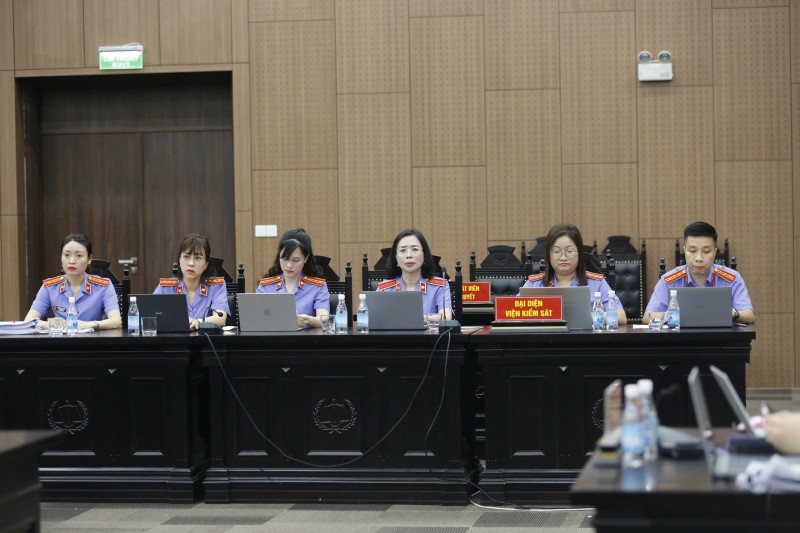 Đại diện Viện kiểm sát tại phiên tòa sáng 4/7.
