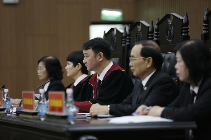 Hội đồng xét xử tại phiên tòa sáng 4/7.