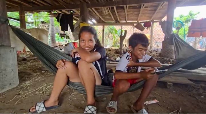 2 em nhỏ được anh Trần Văn Nghĩa cứu sống.