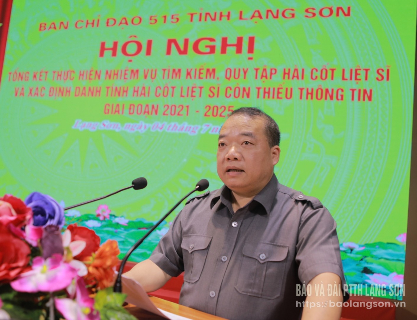 Lãnh đạo Sở Nội vụ Lạng Sơn phát biểu thảo luận tại hội nghị