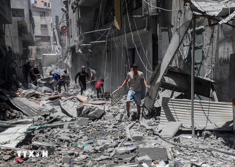 Cảnh đổ nát tại thành phố Gaza sau các cuộc không kích của Israel. (Ảnh: THX/TTXVN)
