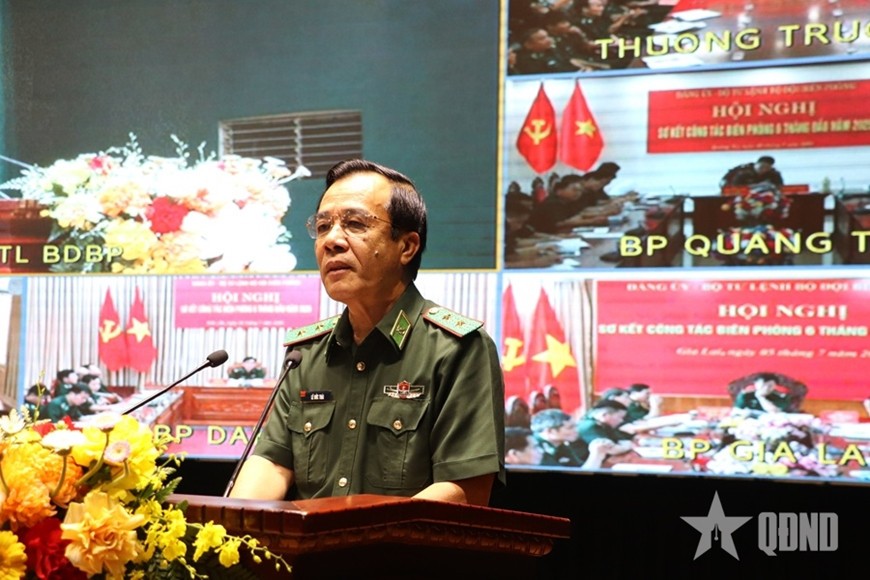 Trung tướng Lê Đức Thái, Ủy viên Trung ương Đảng, Tư lệnh Bộ đội Biên phòng phát biểu chỉ đạo hội nghị.