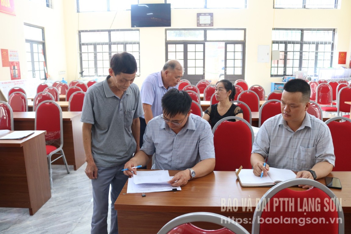 Cử tri phường Kỳ Lừa cho ý kiến vào việc đổi tên khối phố trên địa bàn sau sắp xếp
