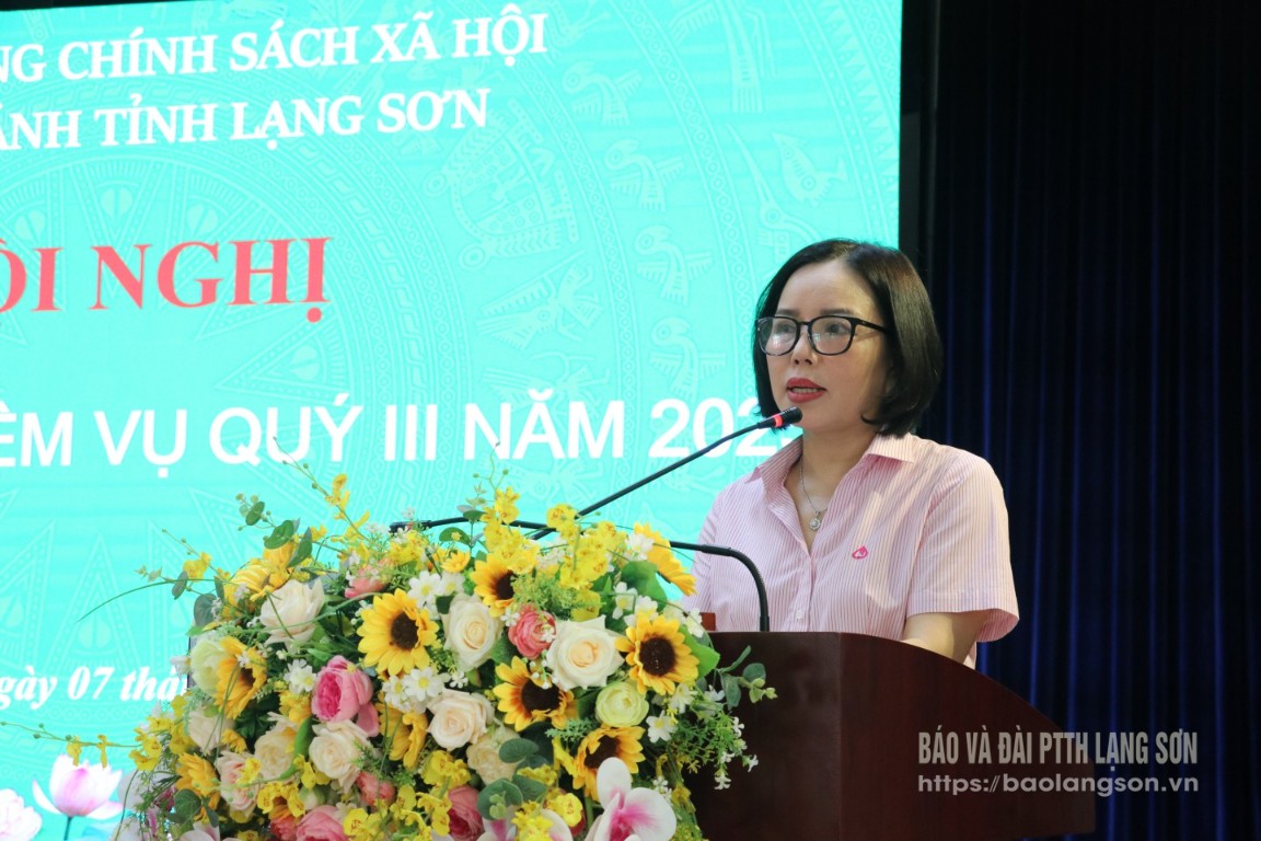 Lãnh đạo Chi nhánh NHCSXH tỉnh phát biểu tại hội nghị
