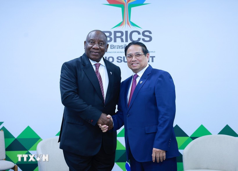 Thủ tướng Phạm Minh Chính hội kiến Tổng thống Nam Phi Cyril Ramaphosa. (Ảnh: Dương Giang/TTXVN)