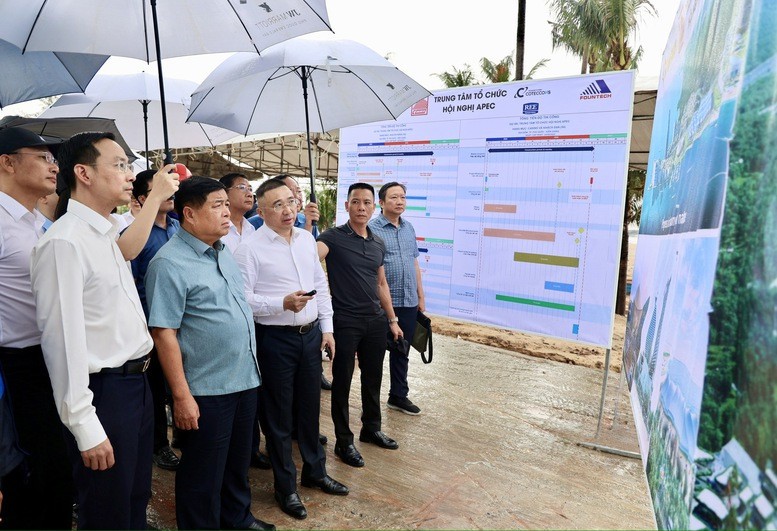 Phó Thủ tướng Nguyễn Chí Dũng khảo sát hiện trường dự án Trung tâm Hội nghị APEC