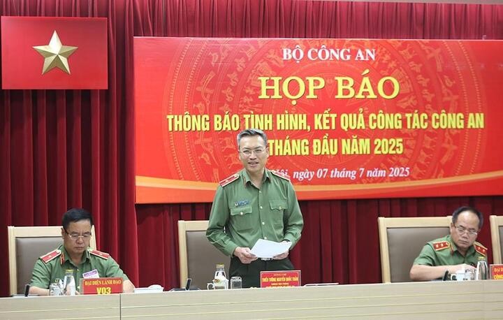 Thiếu tướng Nguyễn Quốc Toản, Chánh Văn phòng, Người phát ngôn Bộ Công an thông tin tại họp báo.