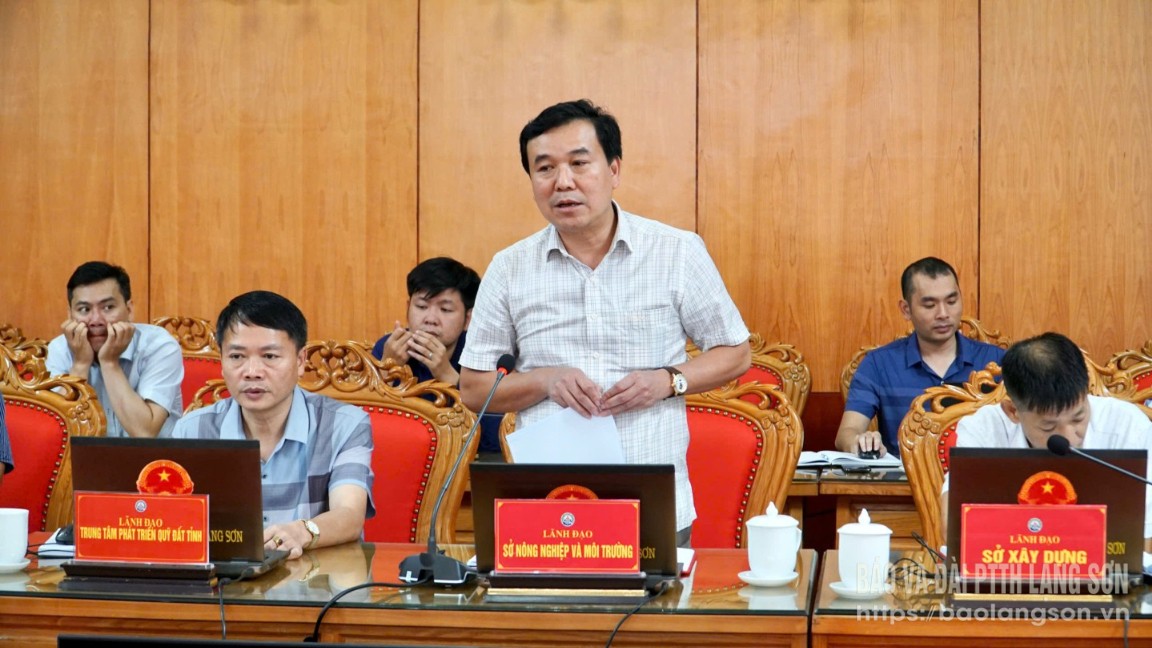 Lãnh đạo Sở Nông nghiệp và Môi trường phát biểu tại cuộc họp