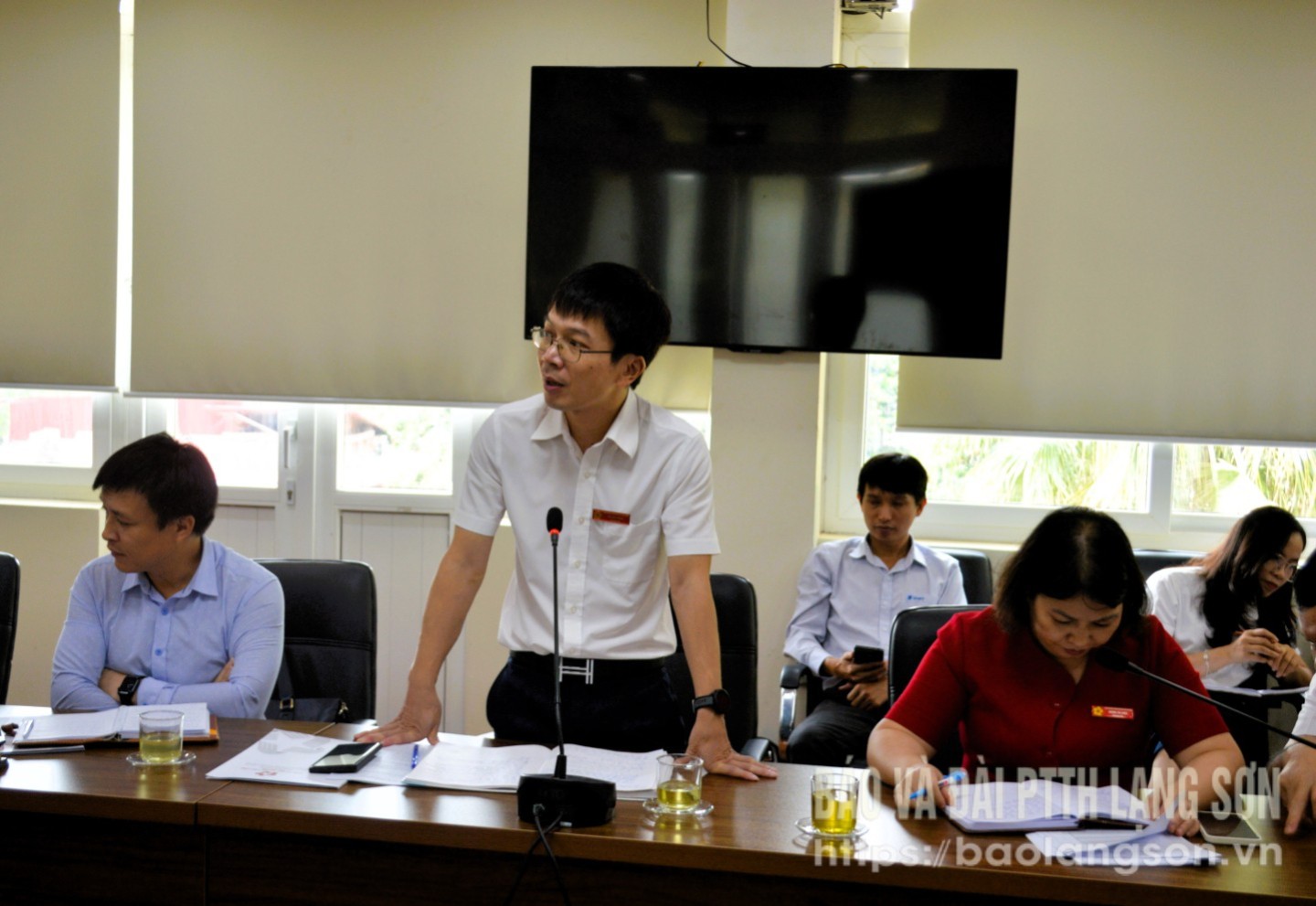 Lãnh đạo Trung tâm Phục vụ hành chính công tỉnh phát biểu tại buổi làm việc