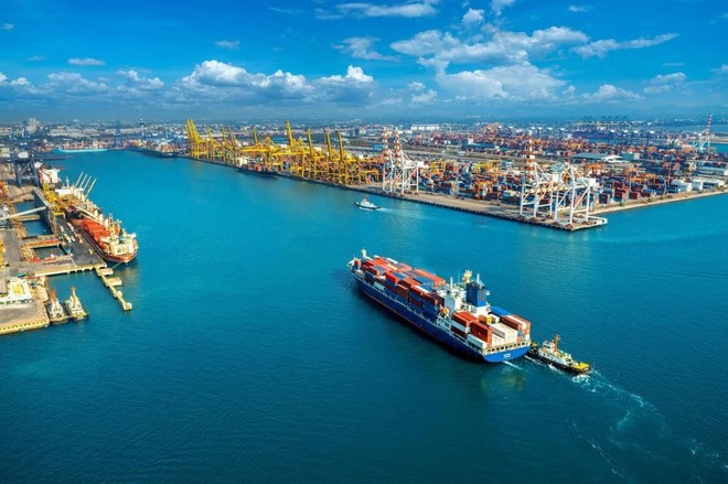 Chuyên gia UOB cho rằng giai đoạn tồi tệ nhất có thể đã qua nhưng thuế vẫn là rào cản lớn. (Ảnh: Vietnam+)