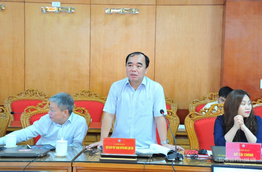 Lãnh đạo Báo và Đài Phát thanh Truyền hình Lạng Sơn phát biểu tại cuộc họp