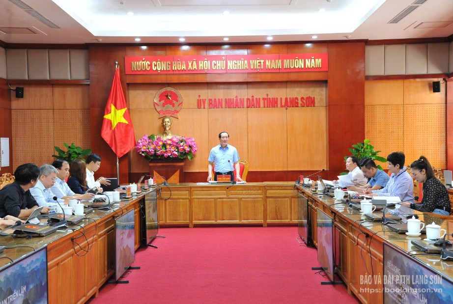 Đồng chí Dương Xuân Huyên, Uỷ viên Ban Thường vụ Tỉnh uỷ, Phó Chủ tịch Thường trực UBND tỉnh phát biểu kết luận tại cuộc họp