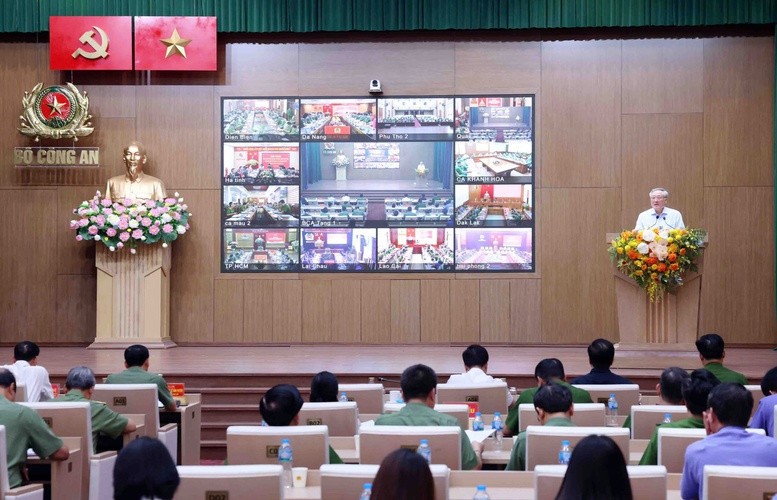 Phó Thủ tướng Nguyễn Hòa Bình đề nghị các bộ, ban, ngành, địa phương rút kinh nghiệm, phát huy kết quả đợt đặc xá dịp 30/4, tiếp tục thực hiện tốt một số nhiệm vụ trọng tâm - Ảnh: VGP/Nguyễn Hoàng