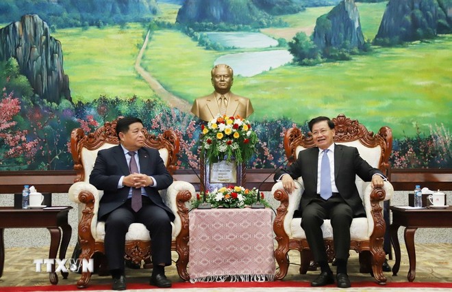 Tổng Bí thư, Chủ tịch nước Lào Thongloun Sisoulith tiếp Phó Thủ tướng Nguyễn Chí Dũng. (Ảnh: Xuân Tú/TTXVN)