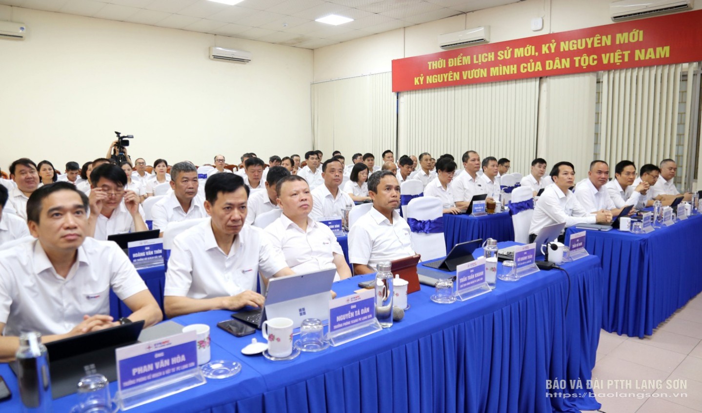 Các đại biểu dự hội nghị