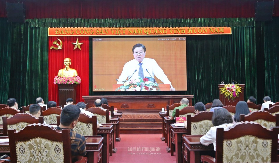 Đồng chí Phan Đình Trạc, Ủy viên Bộ Chính trị, Bí thư Trung ương Đảng, Trưởng Ban Nội chính Trung ương kết luận tại hội nghị