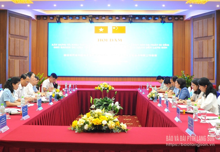 Các đại biểu tham dự chương trình hội đàm