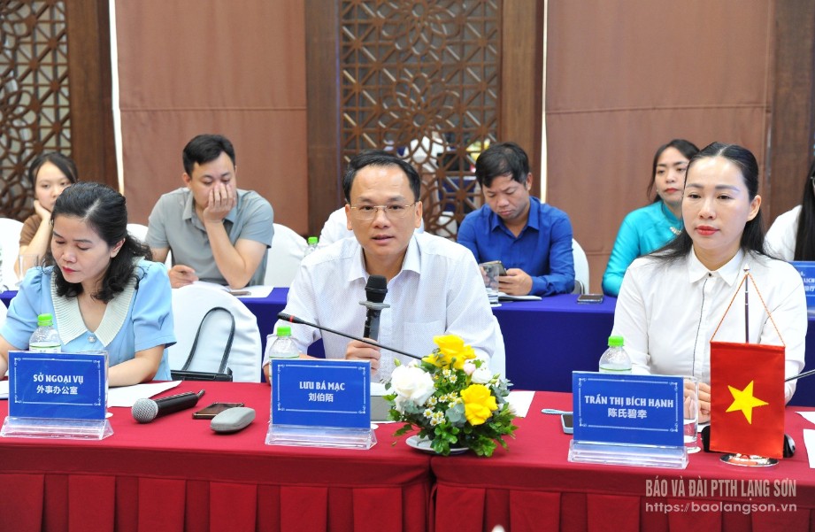 Lãnh đạo Sở Văn hoá, Thể thao và du lịch phát biểu tại buổi hội đàm